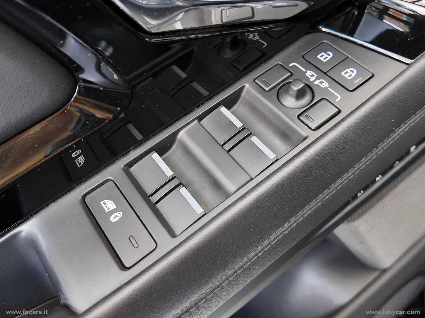 RR Evoque 2.0D I4 204 CV AWD Aut R-D.HSE - immagine 17