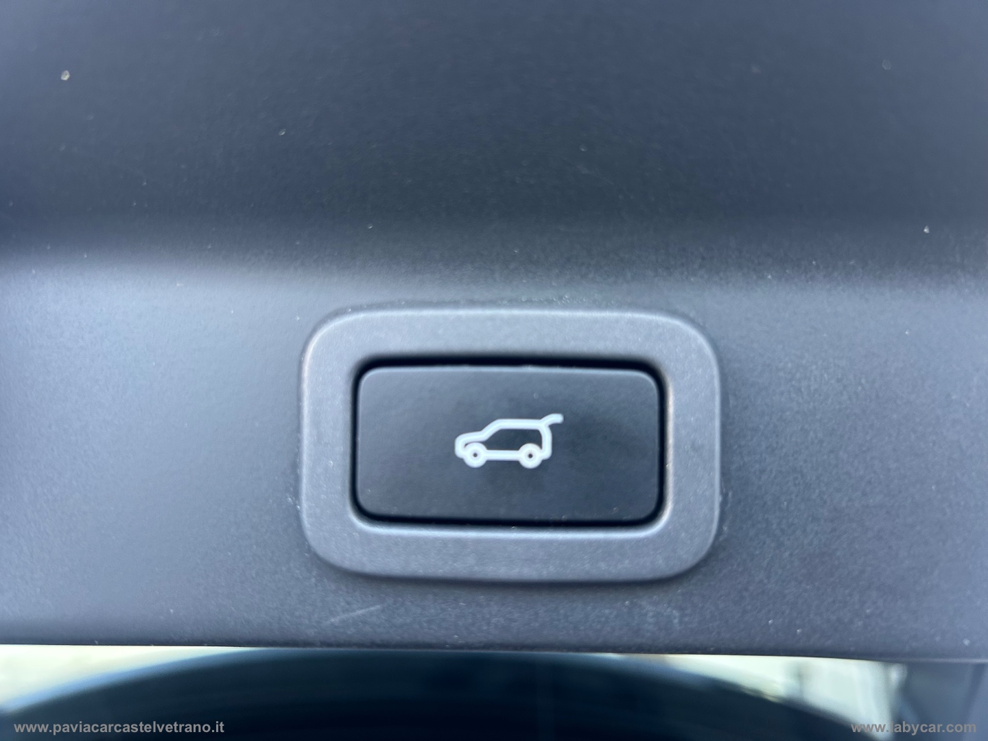 F-Pace 2.0 D 180 CV AWD aut. R-Sport - immagine 17