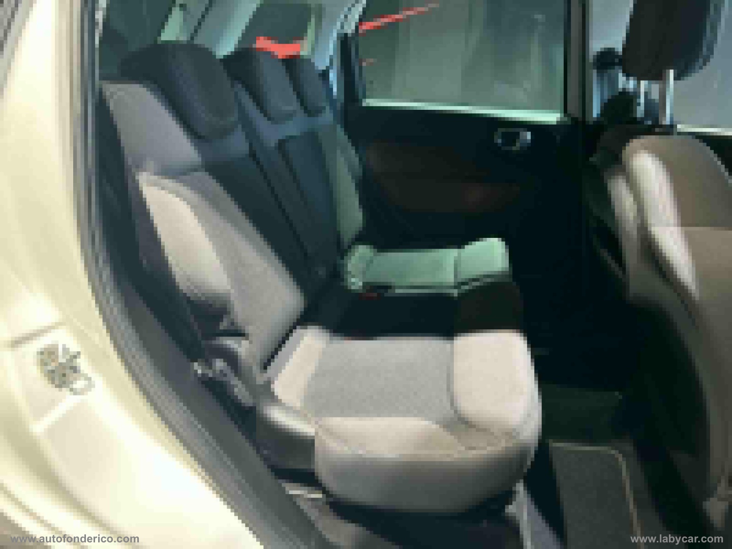 500L 1.6 MJT 105 CV Trekking - immagine 17