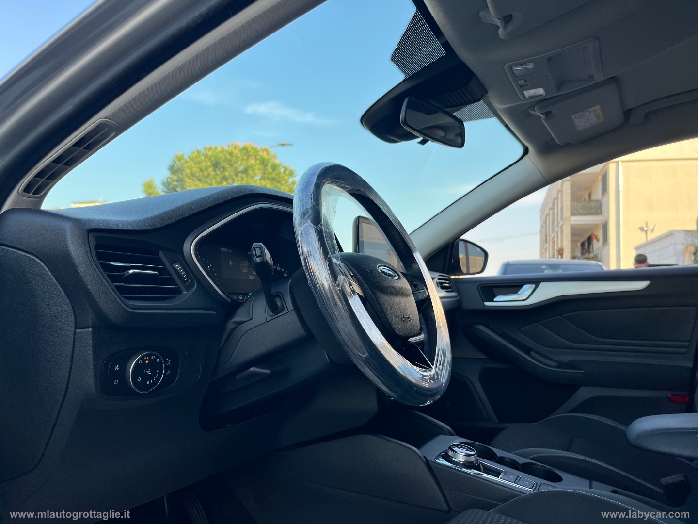 Focus 1.5 EcoBlue 120CV aut. SW Business - immagine 17