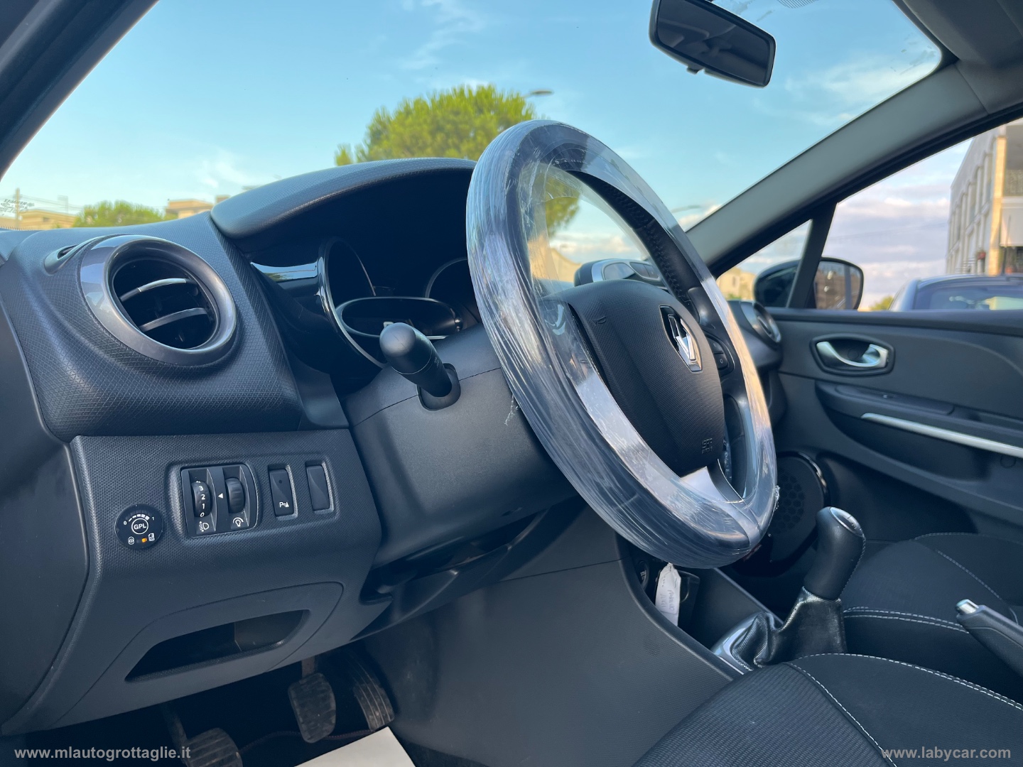 Clio 1.2 75 CV GPL 5p. Costume National - immagine 17