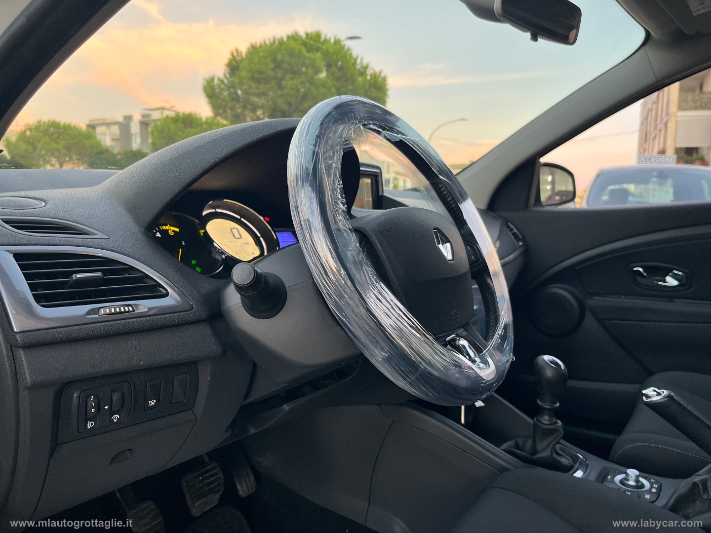Mégane 1.5 dCi 110 CV SporTour Limited - immagine 17