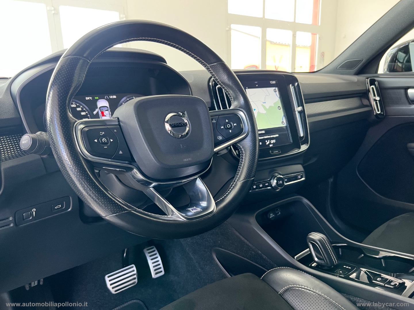 XC40 D3 R-design - immagine 17
