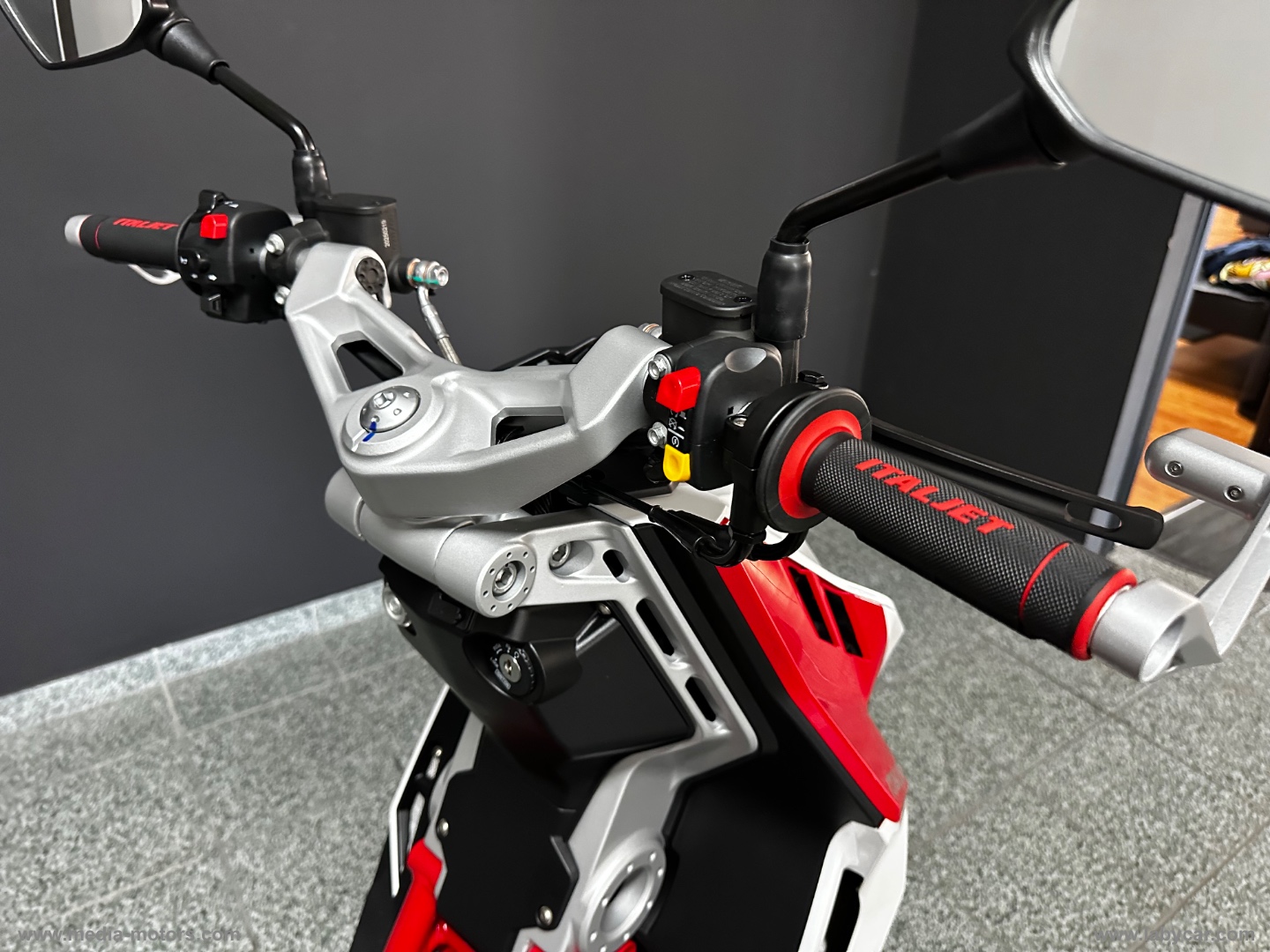 DRAGSTER 125 TRICOLORE - immagine 17