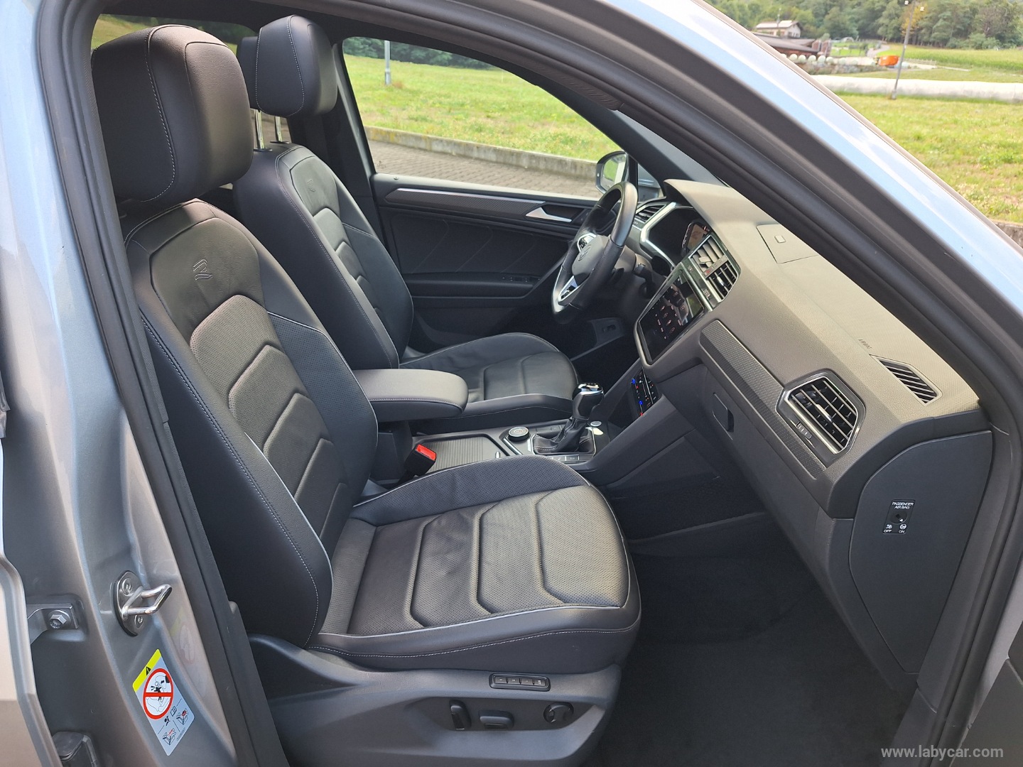 Tiguan Allsp. 4MOTION R-LINE TETTO PELLE - immagine 17