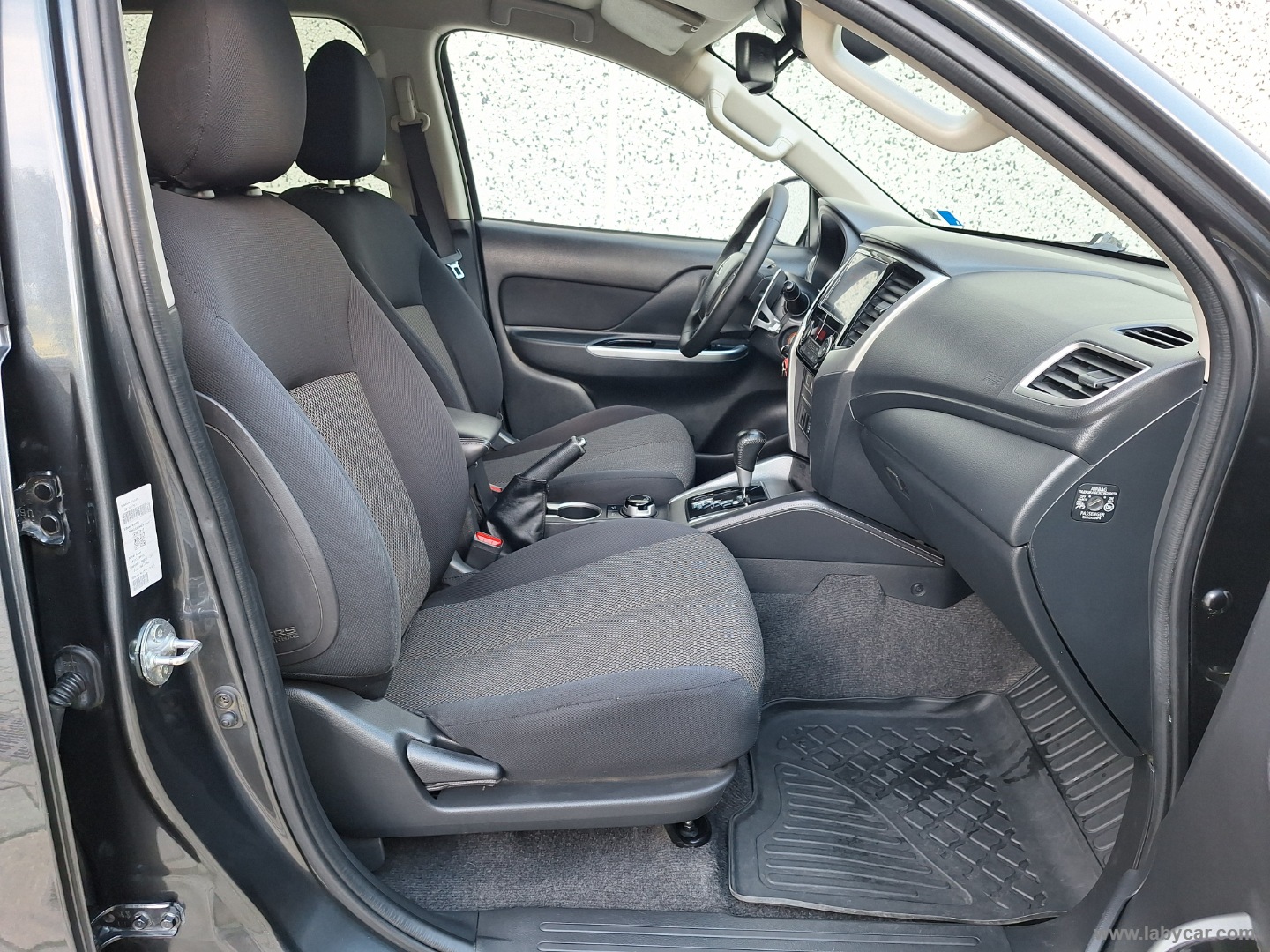 L200 2.3 D DoubleCab 4x4 AUTO RIDOTTE BLOCCAGGIO - immagine 17