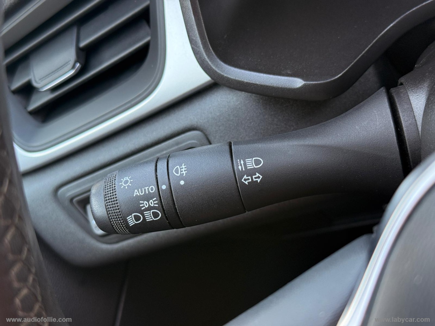 Captur Hybrid E-Tech 145 CV Business - immagine 17
