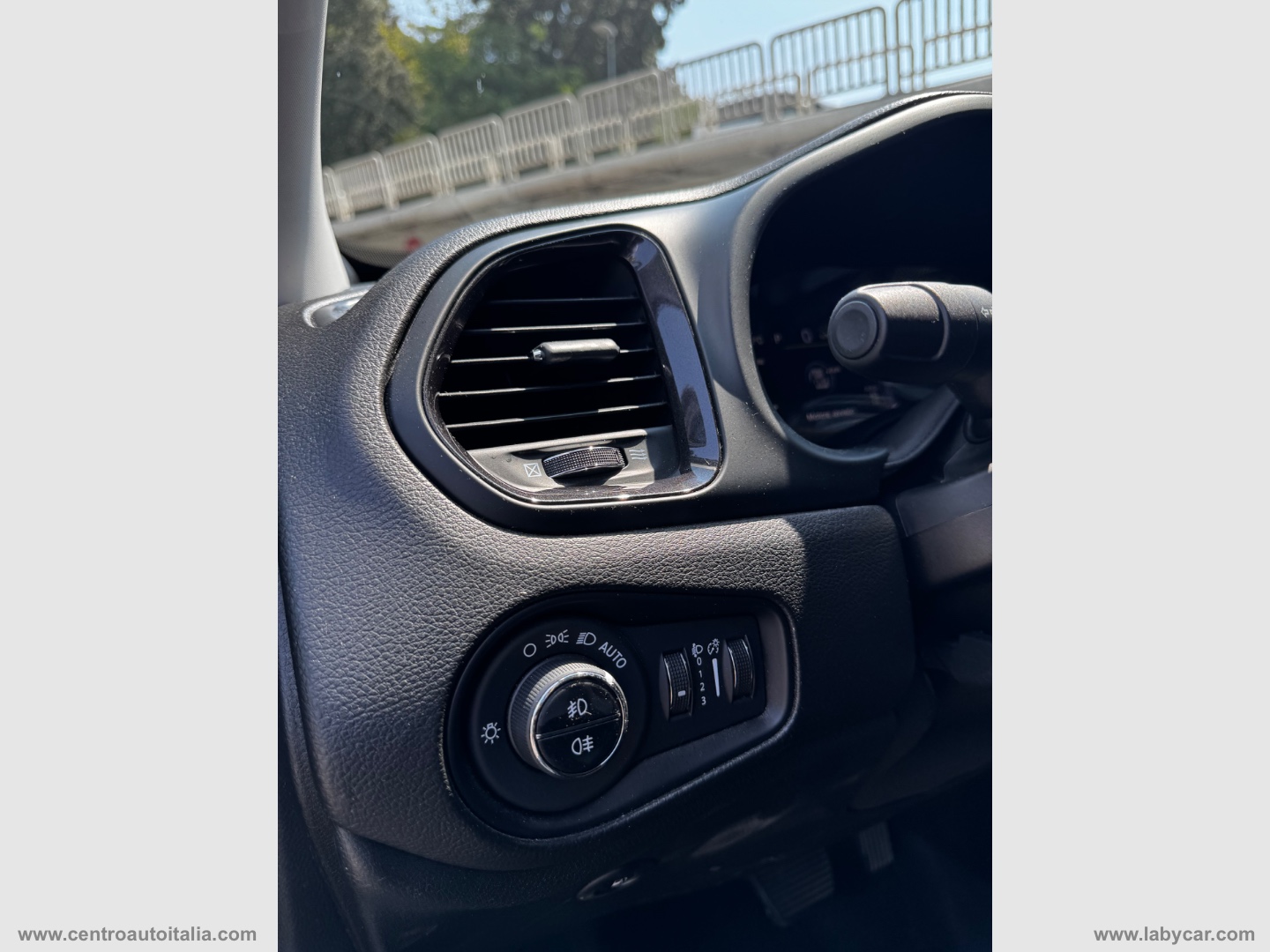 Renegade 1.3 T4 PHEV 4xe Trailhawk - immagine 17
