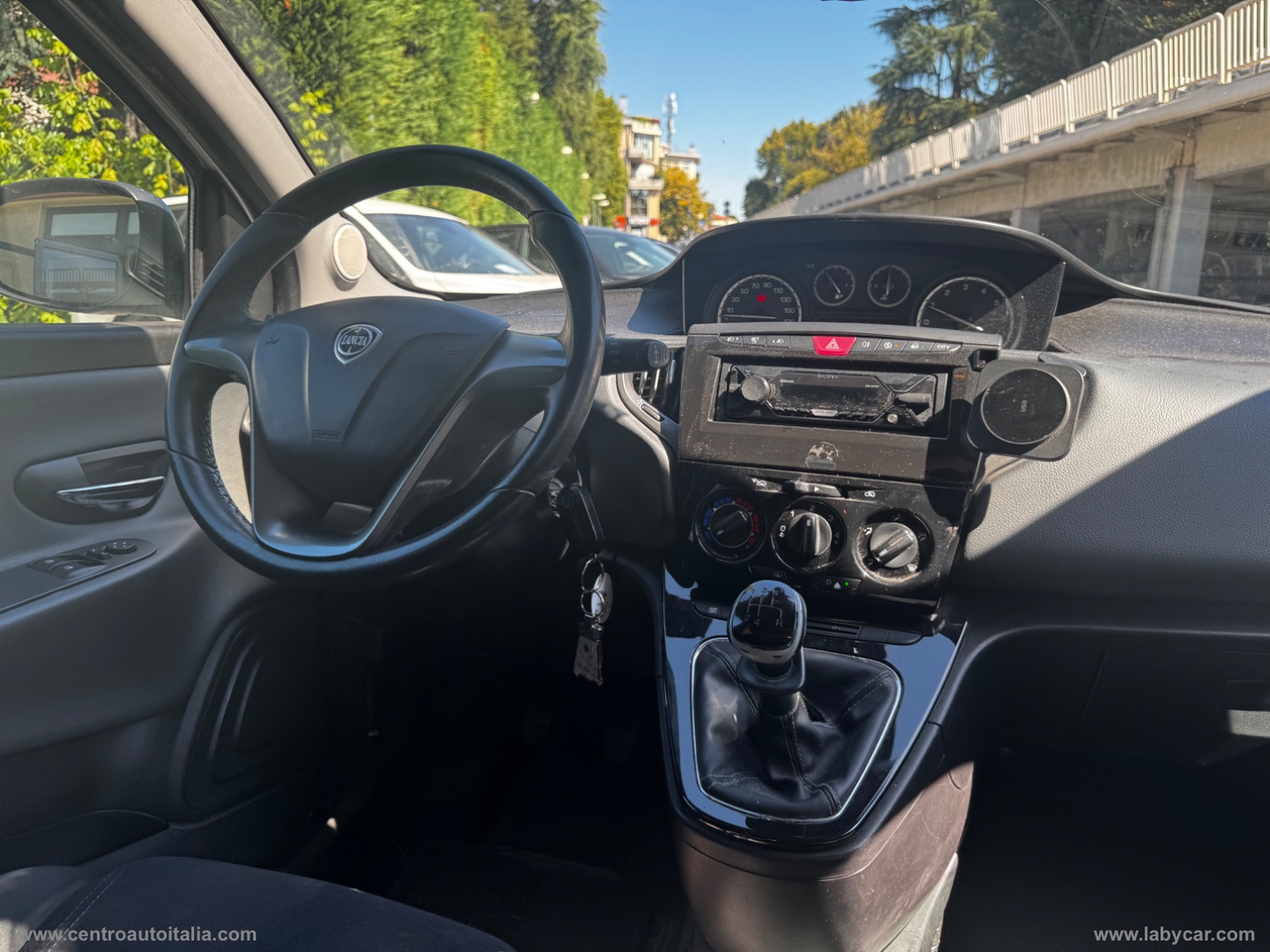 Ypsilon 0.9 T.Air 85 CV 5p. S&S Silver - immagine 17