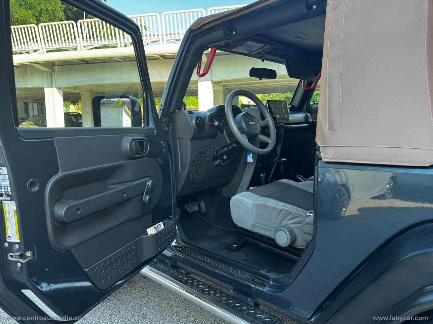 Wrangler 2.8 CRD Sport Auto - immagine 17