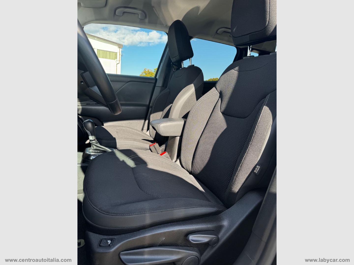 Renegade 1.3 T4 PHEV 4xe S - immagine 17