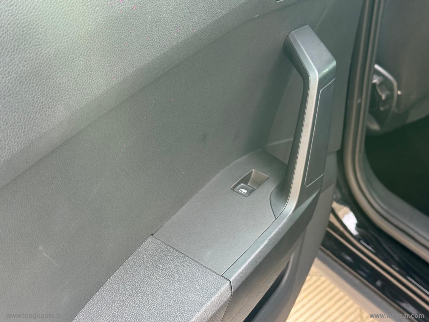 Arona 1.0 EcoTSI 115CV DSG FR ADATTA A NEOPATENTATI - immagine 17