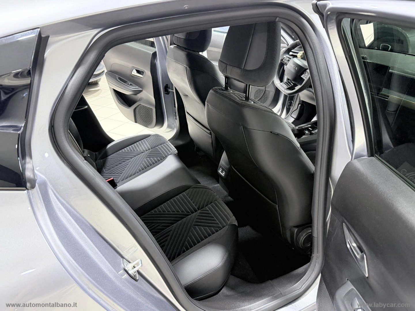 Ypsilon Hybrid e-DCT LX - immagine 17