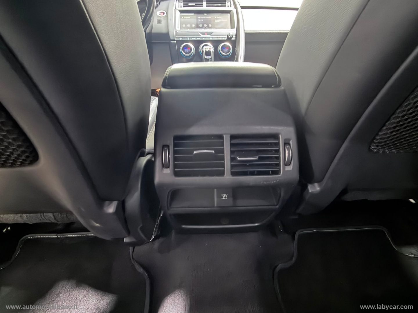 E-Pace 2.0D 150 CV AWD R-Dynamic SE - immagine 17