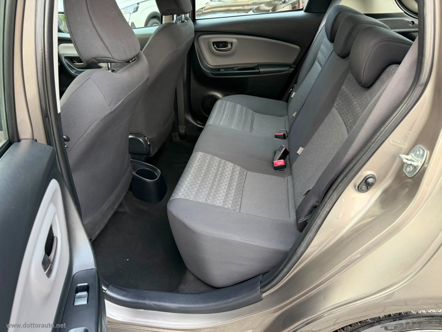 Yaris 1.0 5p. Lounge - immagine 17