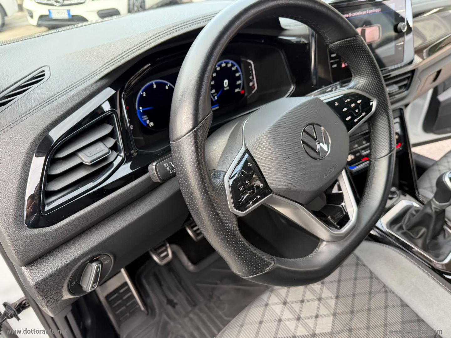 T-Roc 2.0 TDI SCR R-Line - immagine 17