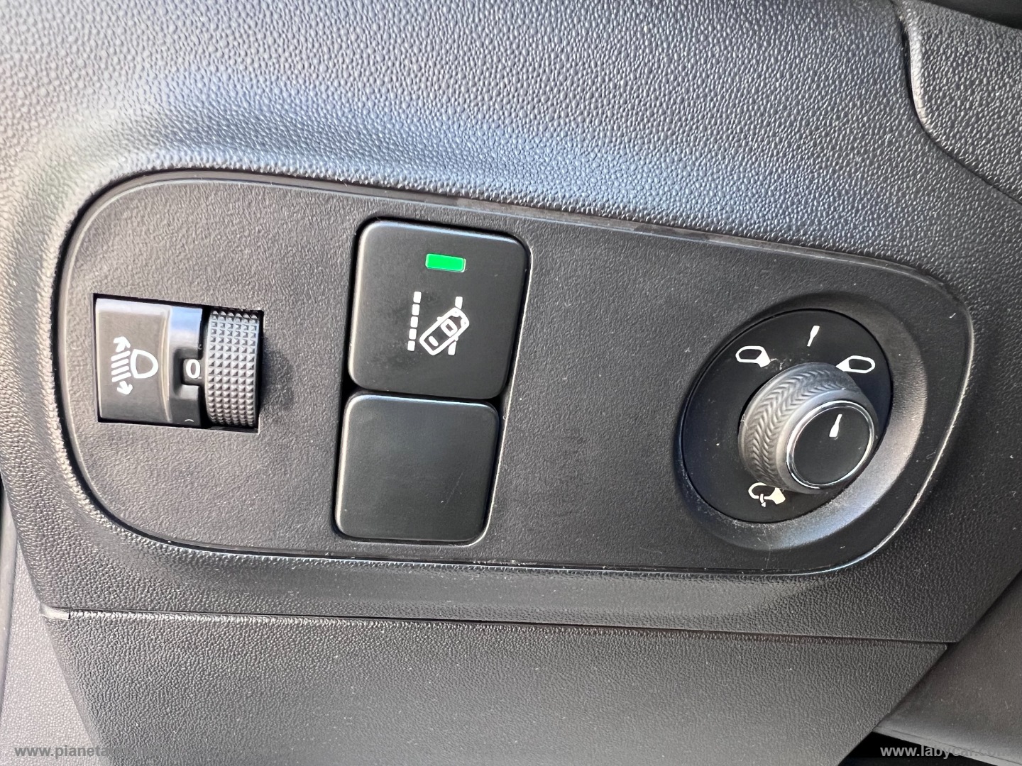 C3 PureTech 82 Shine - immagine 17
