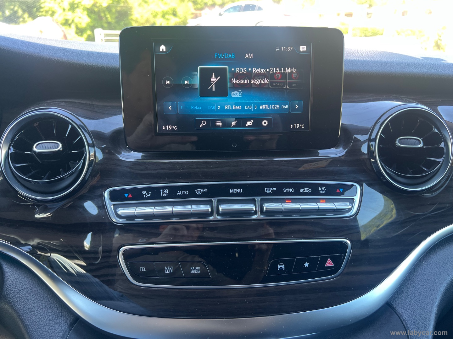 V 250 d Aut. Premium Extralong - immagine 18