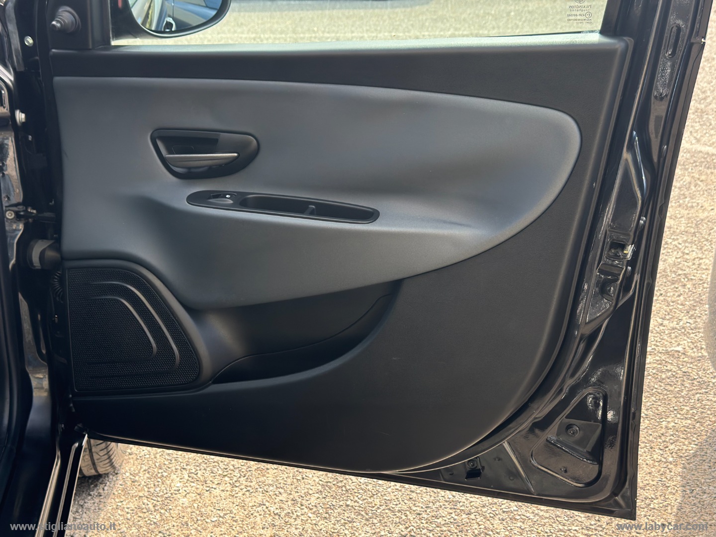 Ypsilon 1.2 69 CV 5p. GPL Ecochic Silver - immagine 18
