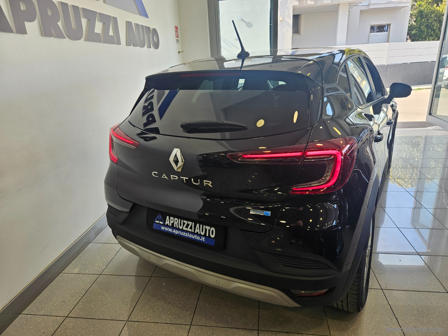 Captur Hybrid E-Tech 145 CV Business AUT. - immagine 18
