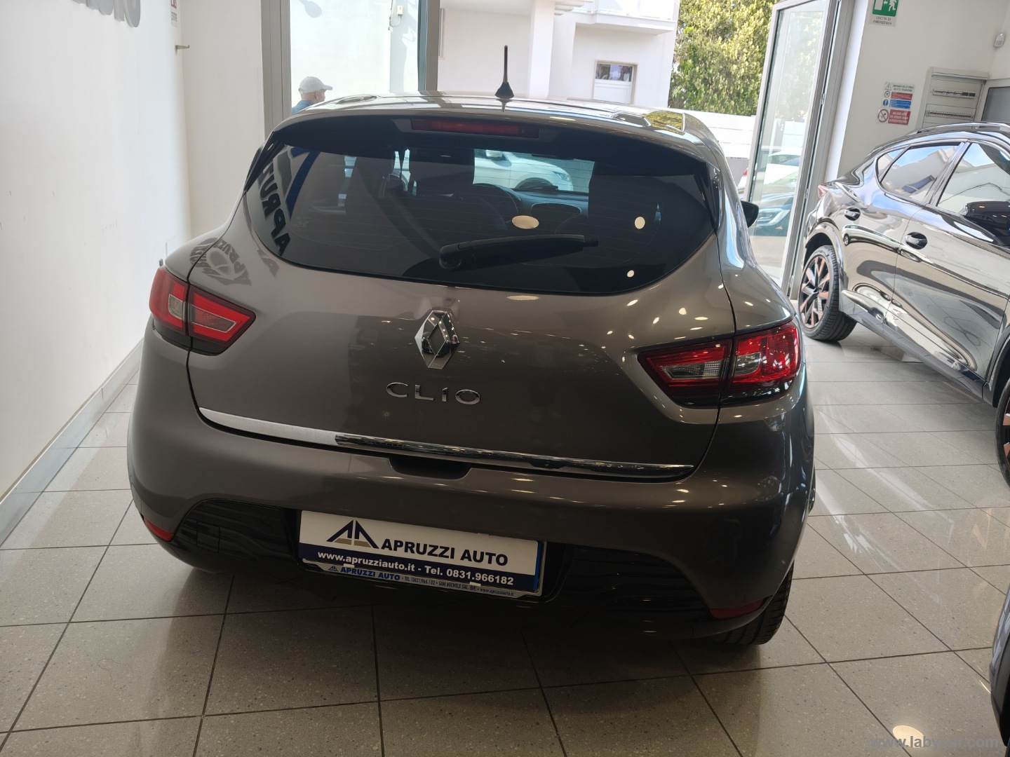 Clio 1.2 75 CV 5p. Costume National - immagine 18