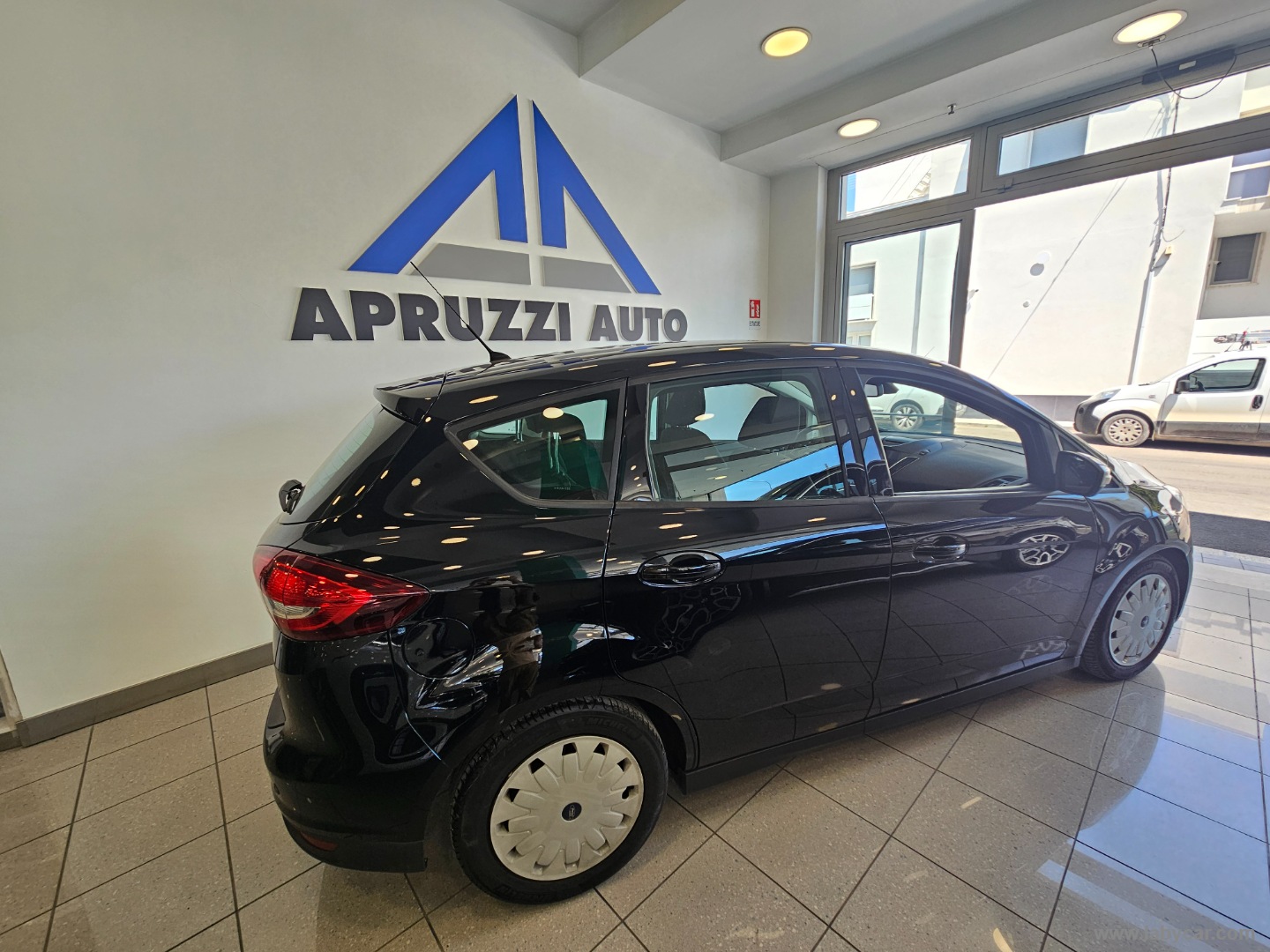 C-Max 1.5 TDCi 105 CV S&S ECOn. Business - immagine 18