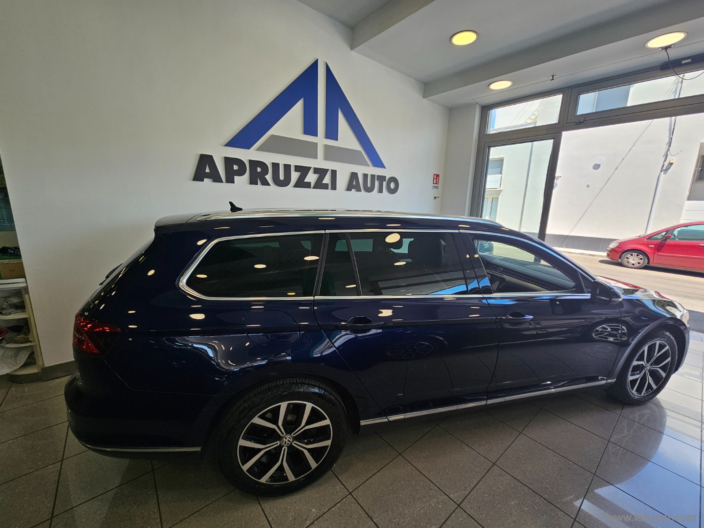 Passat 2.0 TDI DSG Business BlueMot Tech - immagine 18