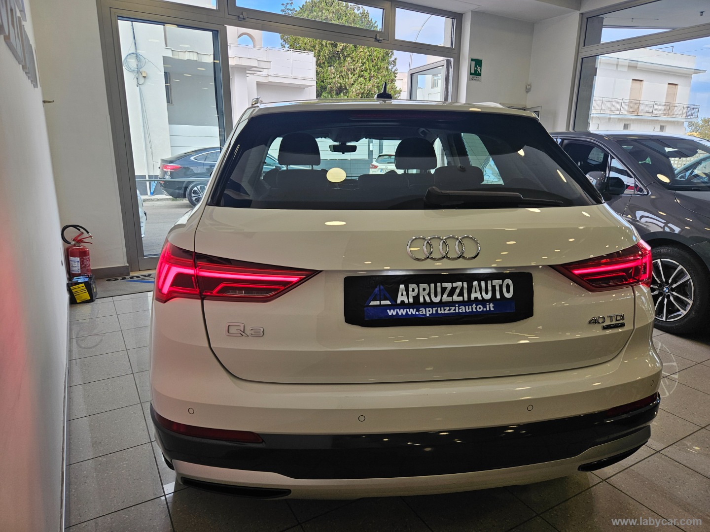 Q3 40 TDI quattro S tr. Business Adv. - immagine 18