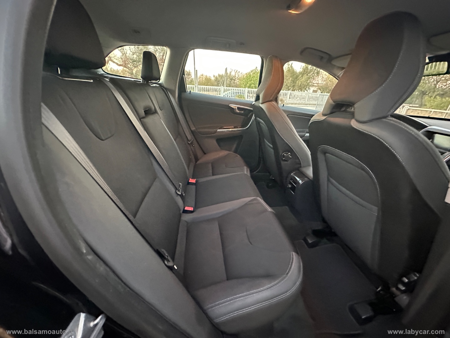 XC60 AWD 2.4D Momentum - immagine 18
