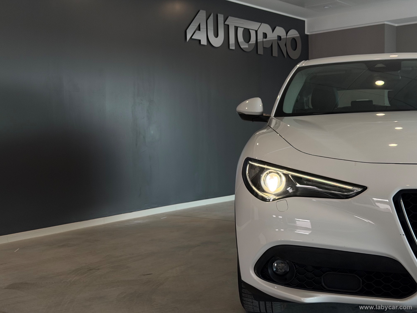 Stelvio 2.2 T.diesel 150CV AT8 RWD Super - immagine 18
