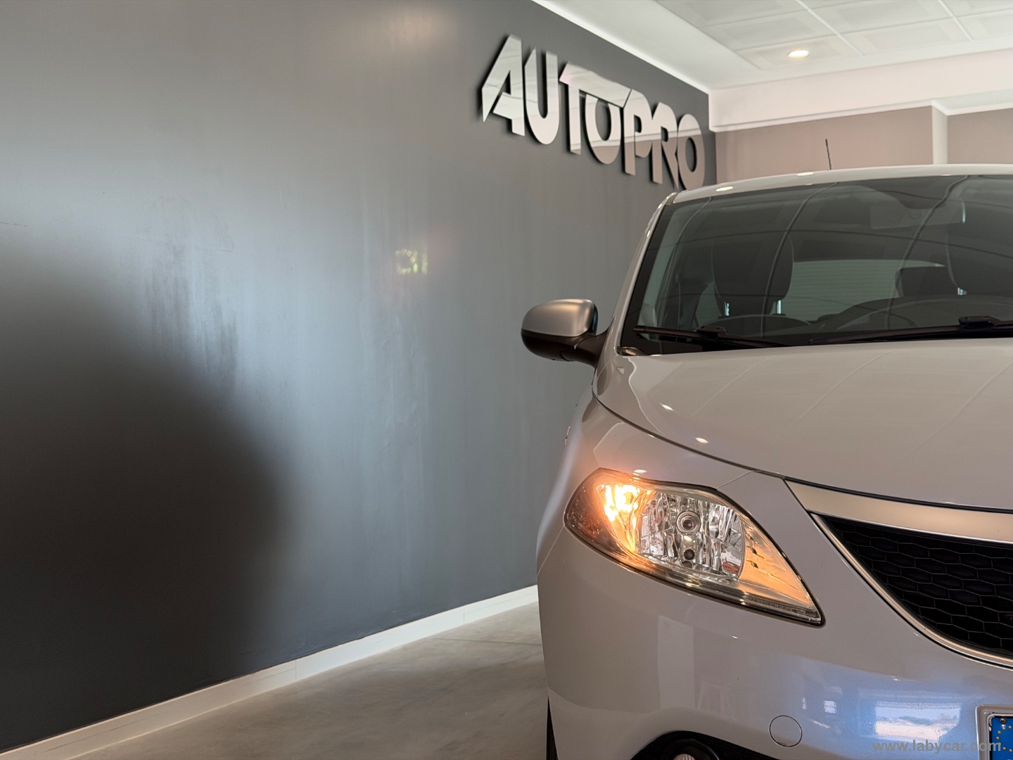 Ypsilon 0.9 T.Air 85CV 5p.Met.Ec.Silver - immagine 18