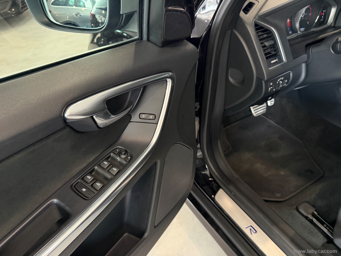 XC60 D4 Geartronic R-design - immagine 18