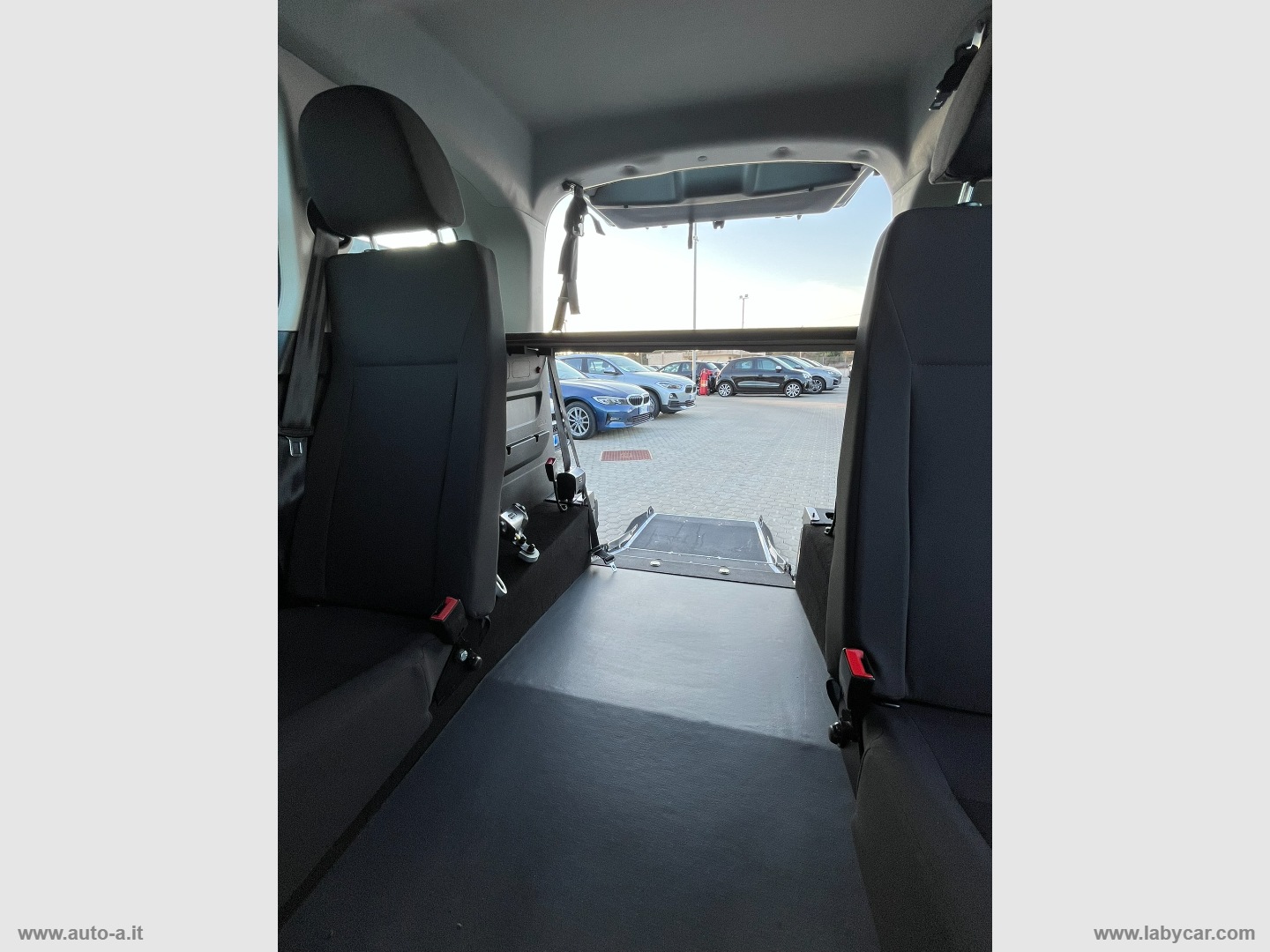 Berlingo BlueHDi 100 S&S SHINE TRASPORTO DISABILI - immagine 18
