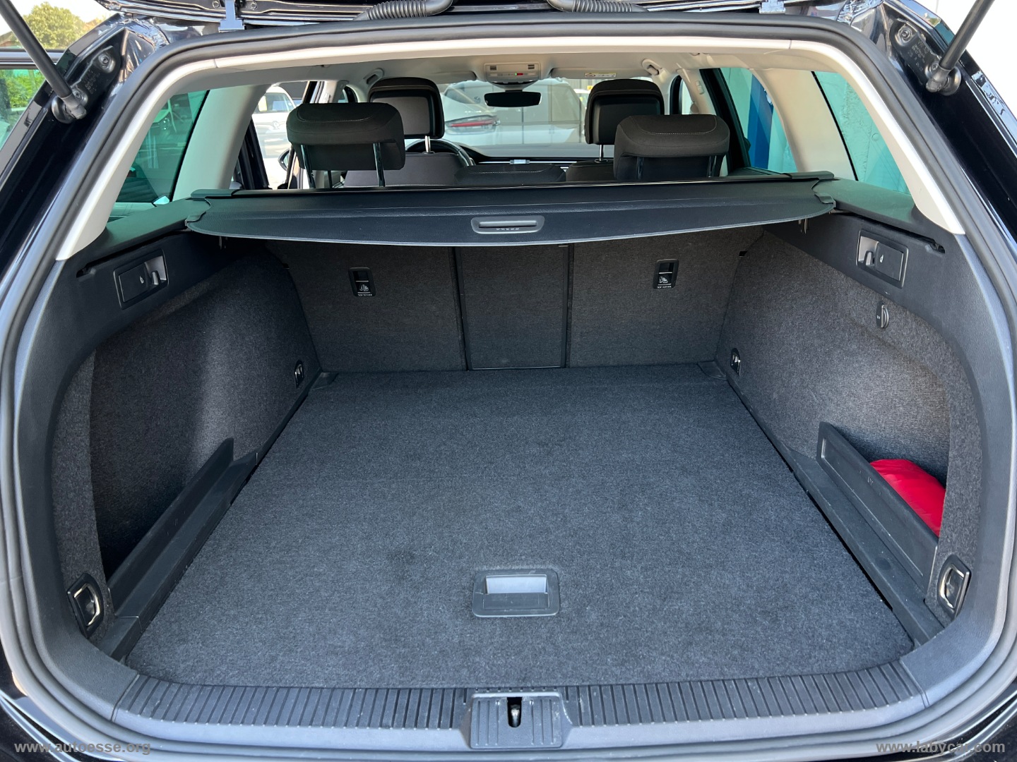 Passat Variant 2.0 TDI DSG Business BMT - immagine 18
