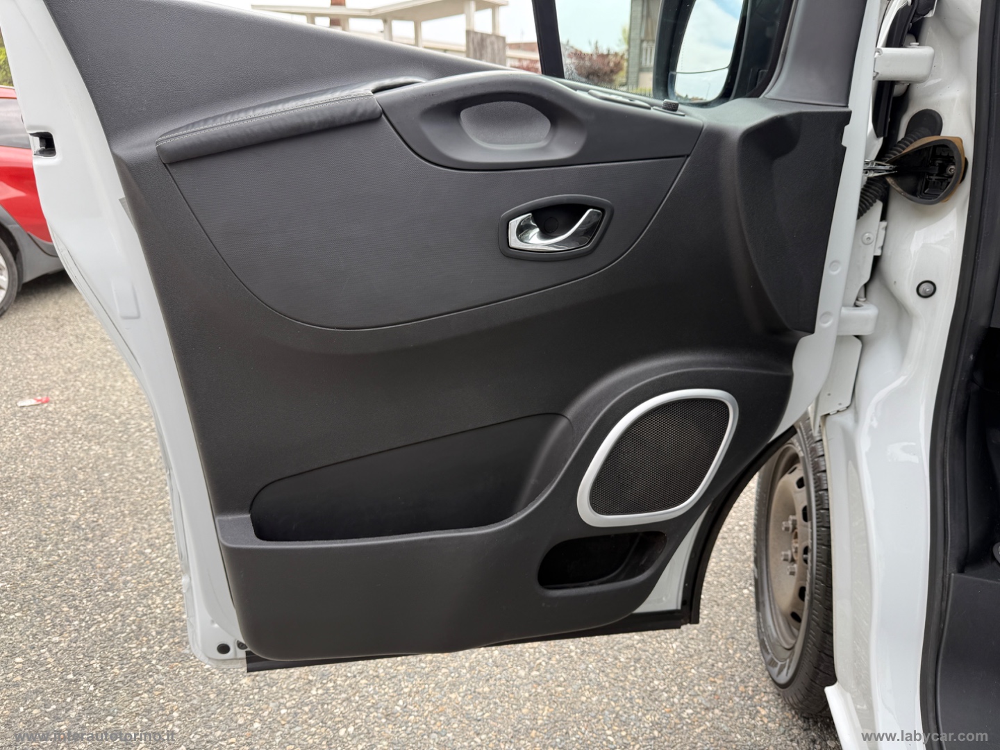 Vivaro 29 1.6 BiT.145 EcoF. PC-TN PASSO LUNGO - immagine 18