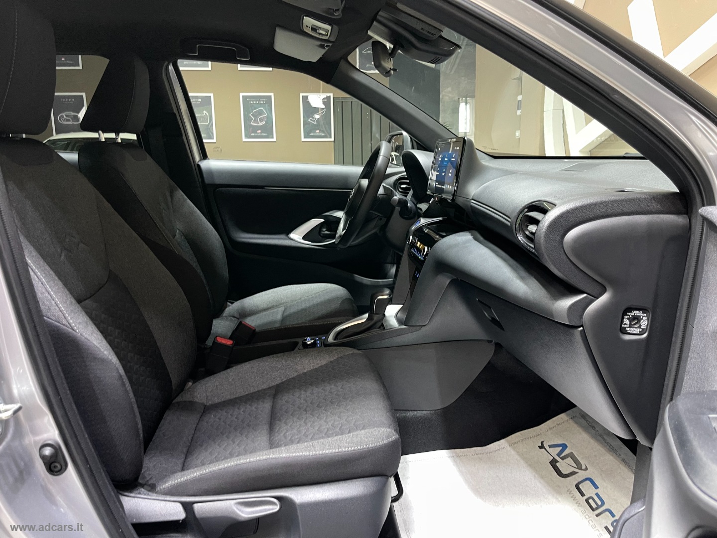 Yaris Cross 1.5 Hyb. 5p. E-CVT AWD Trend *4X4*NEOPATENTATI* - immagine 18
