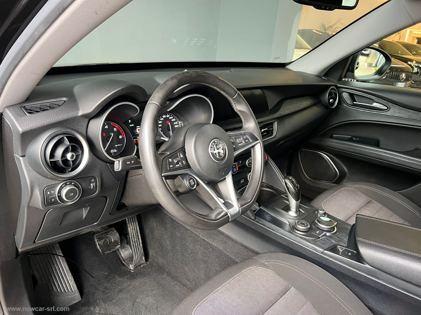 Stelvio 2.2 T.diesel 190CV AT8 RWD Bus. - immagine 18