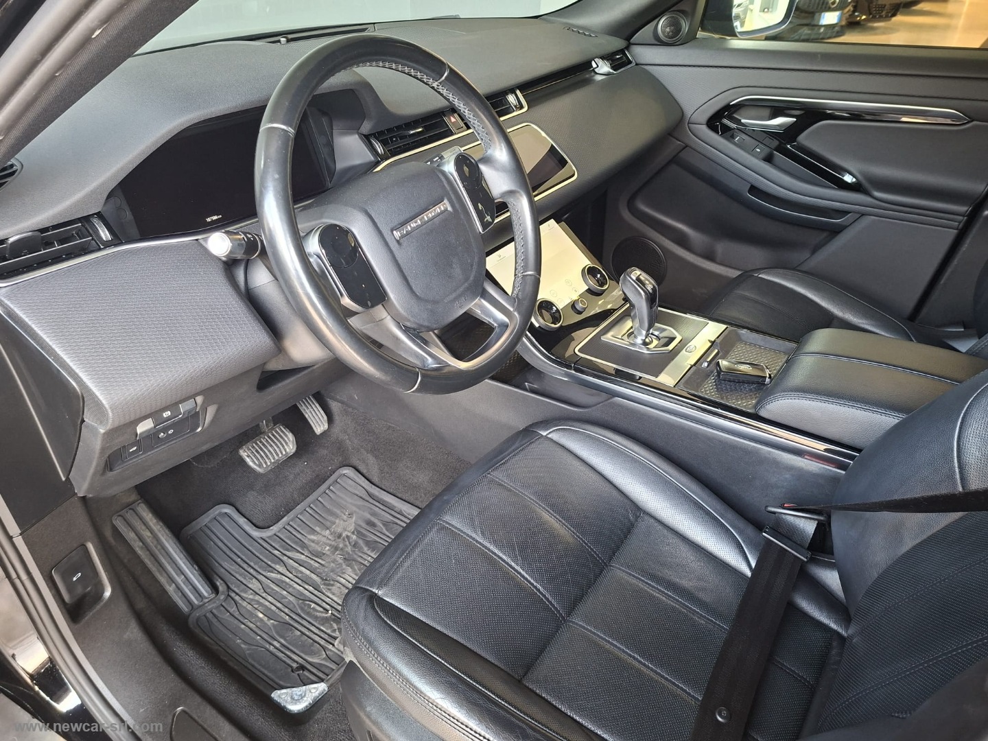 RR Evoque 2.0D L.Flw 150 AWD Auto S - immagine 18