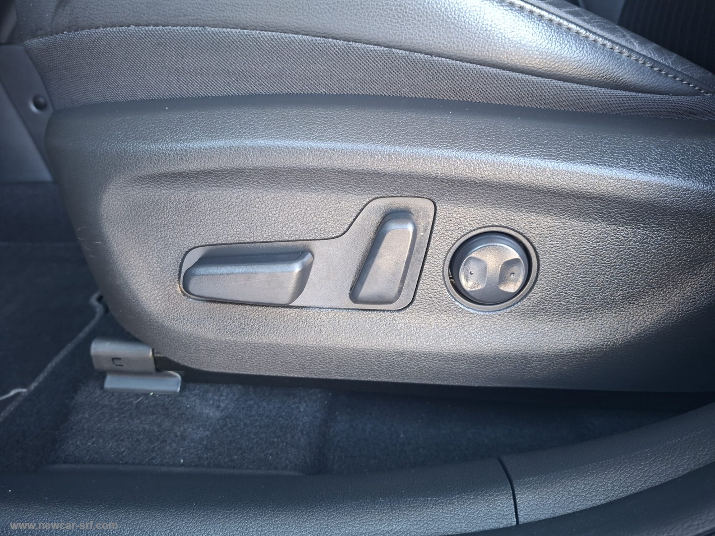 Kona EV 64 kWh XClass - immagine 18