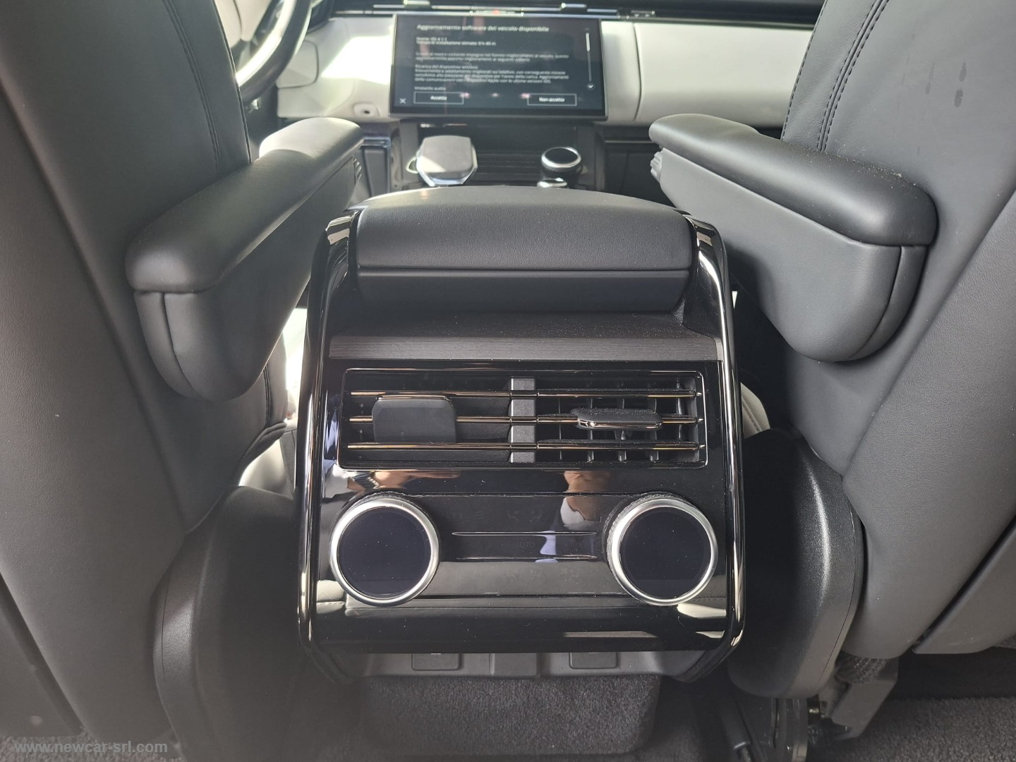 Range Rover 3.0D I6 300 CV HSE - immagine 18