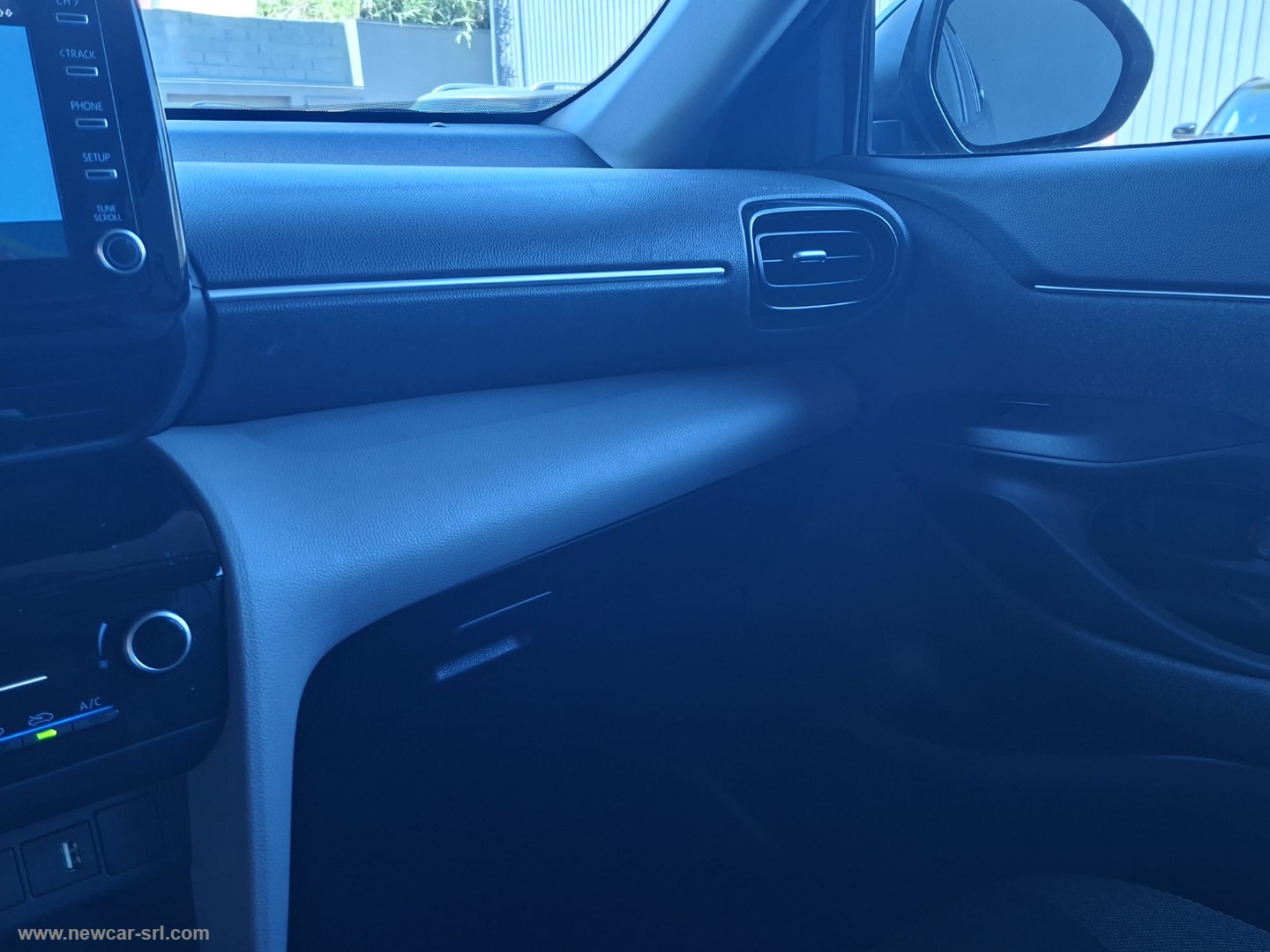 Yaris Cross 1.5 Hybrid 5p. E-CVT Busin. - immagine 18