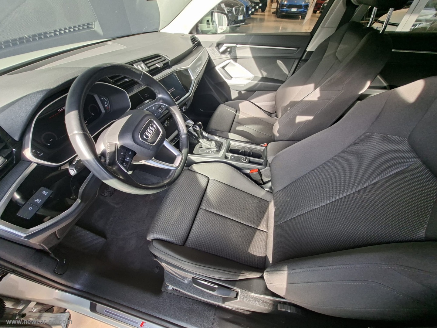 Q3 SPB 35 TDI S tronic Business Plus - immagine 18