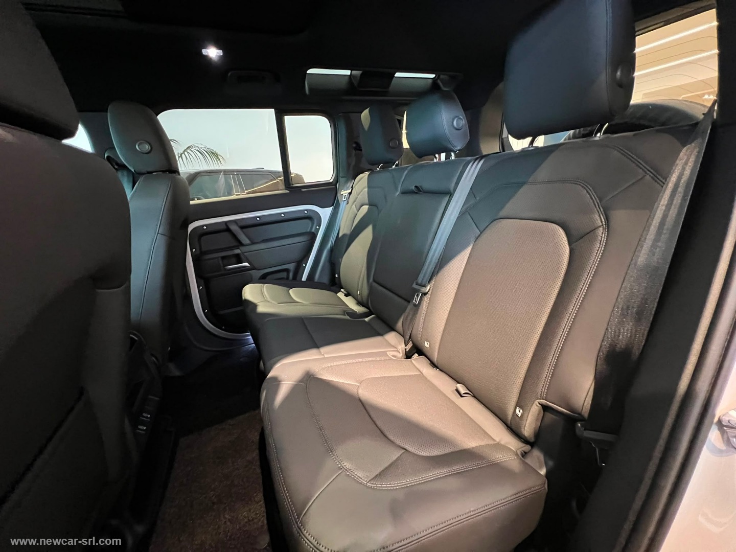 Defender 110 3.0D I6 250 AWD X-Dyn.SE N1 - immagine 18