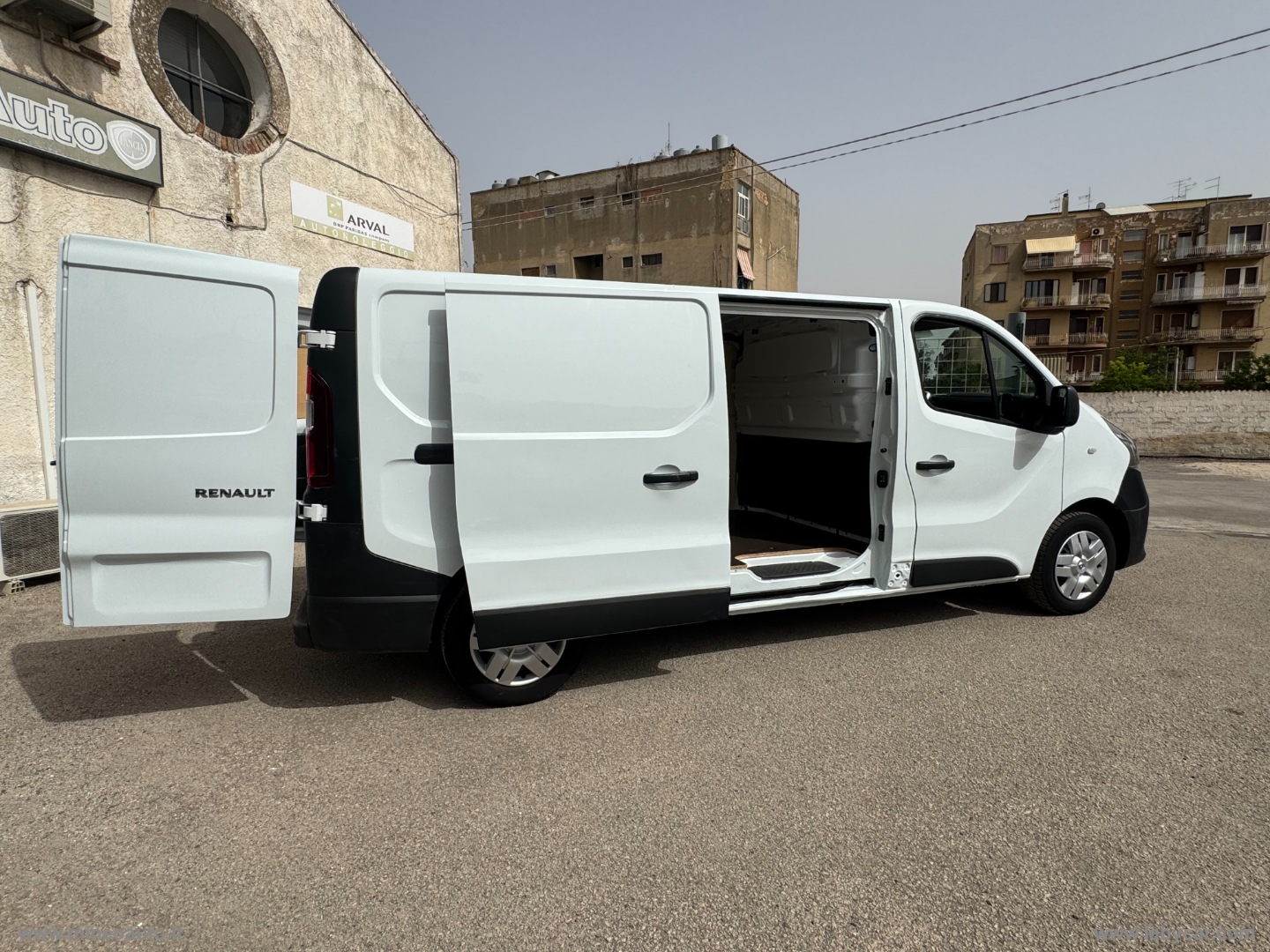 Vivaro 2.0dCi 120CV Furgone Ice anno 2020 - immagine 18