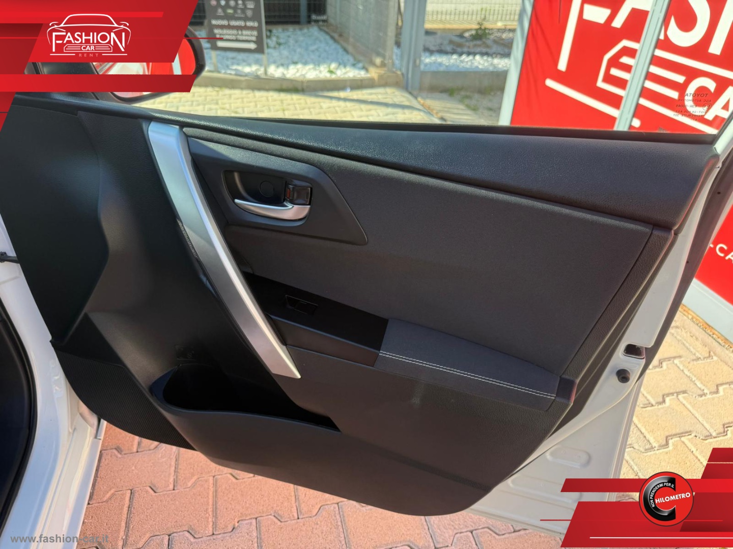 Auris TS 1.8 Hybrid Lounge - immagine 18