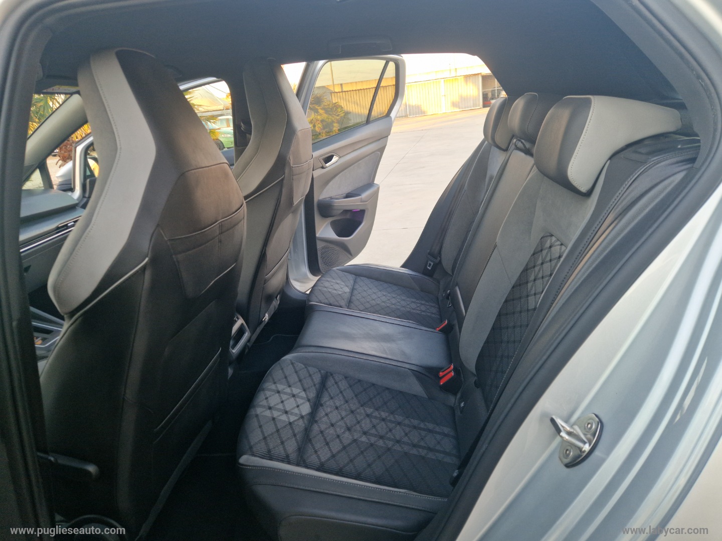 Golf 2.0 TDI 150 CV DSG R-Line - immagine 18