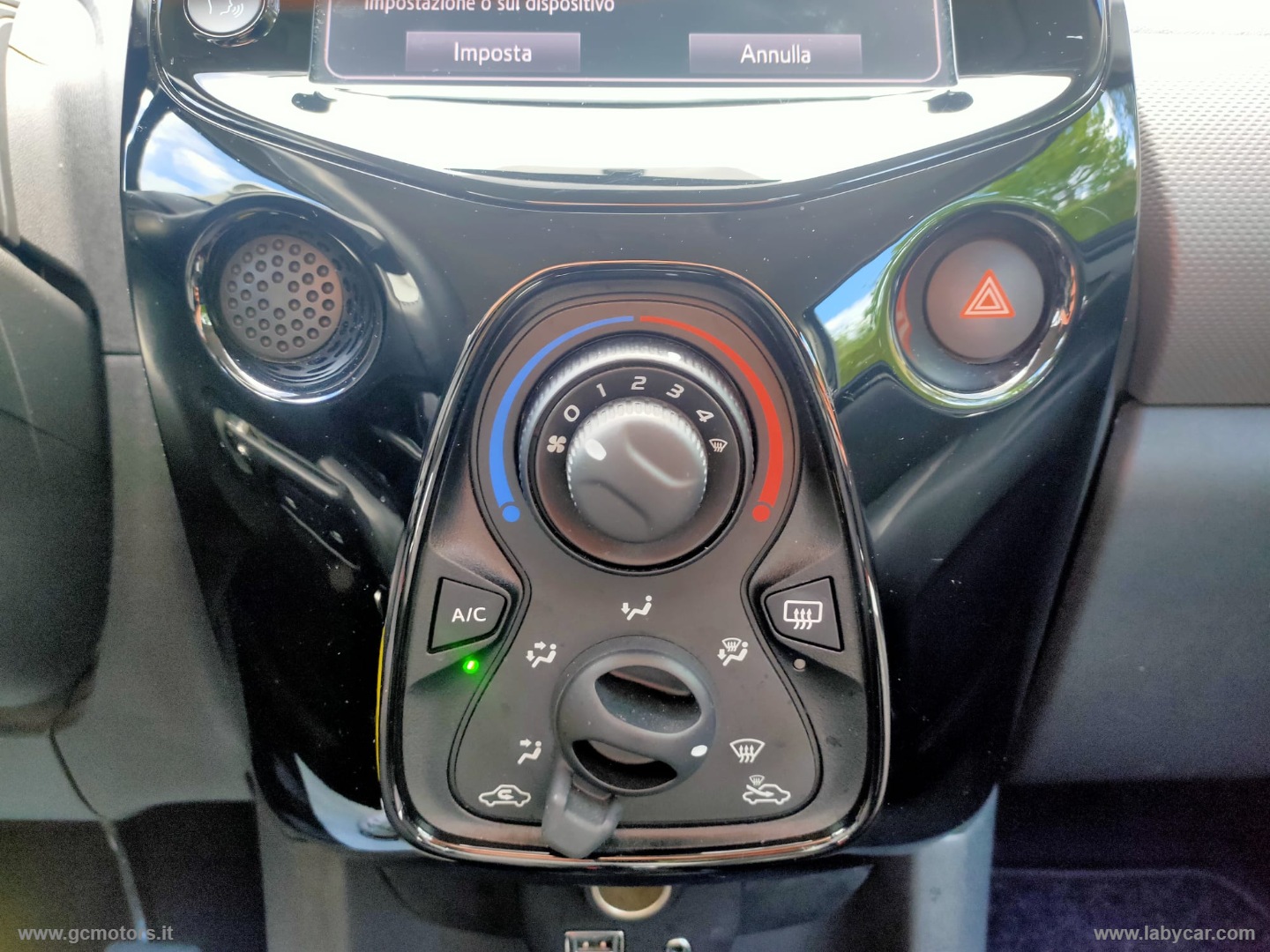 Peugeot 108 108 VTi 72 S&S 5 porte Allure - Immagine 18