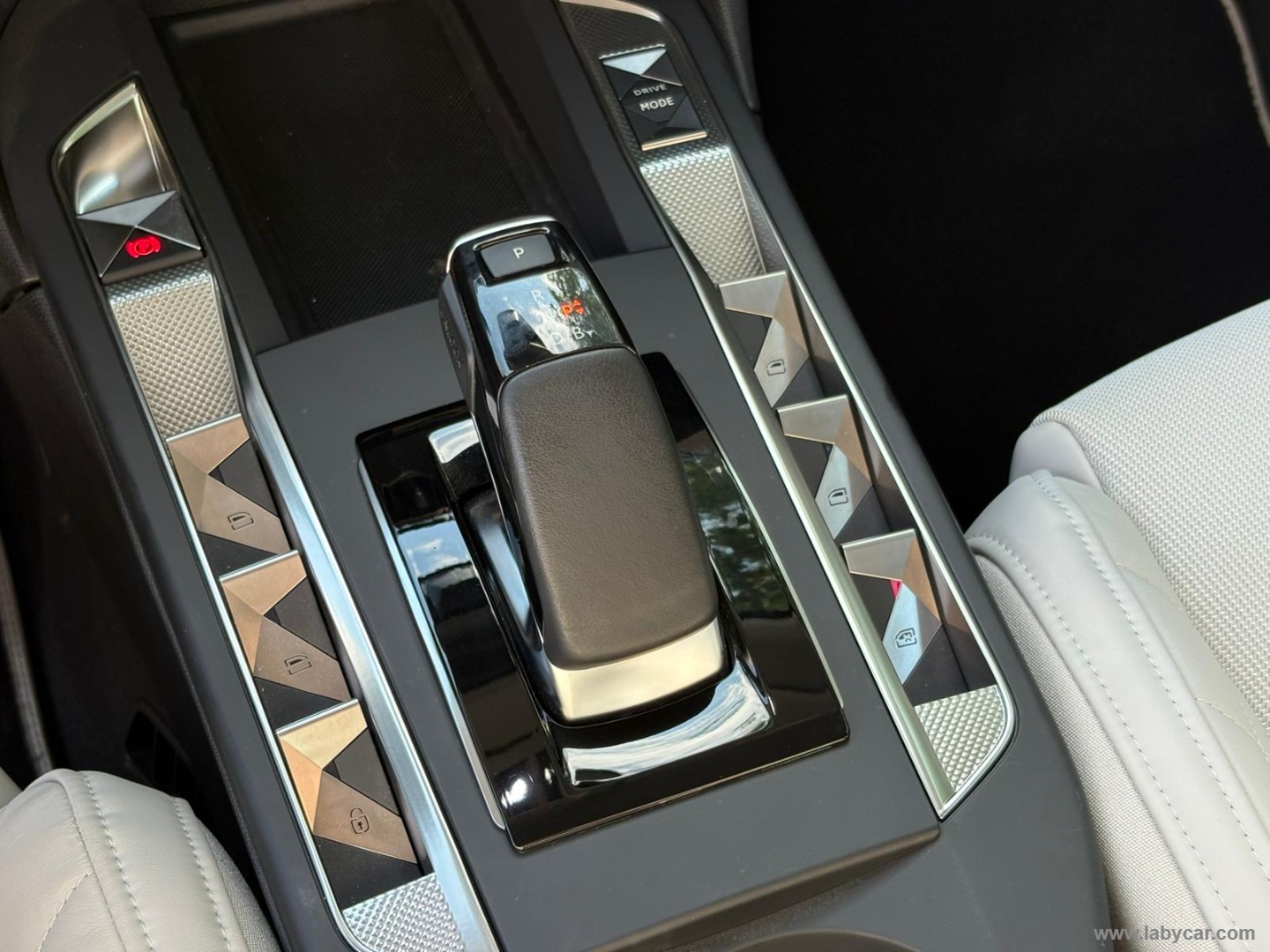 DS AUTOMOBILES DS 3 Crossback DS 3 E-Tense Esprit de Voyage - Immagine 18