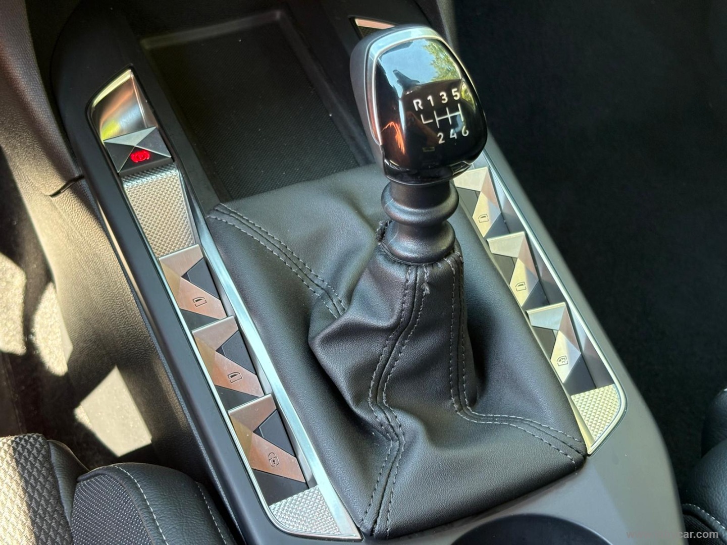 DS AUTOMOBILES DS 3 Crossback 3 PureTech 100 Bastille Business - Immagine 18