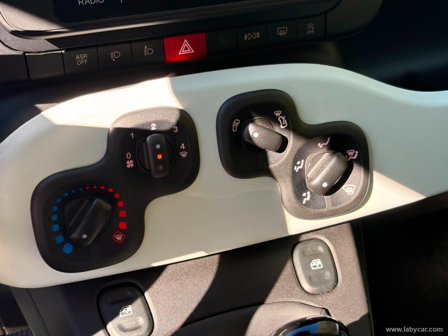 Fiat Panda 1.0 FireFly S&S Hybrid Pandina - Immagine 18